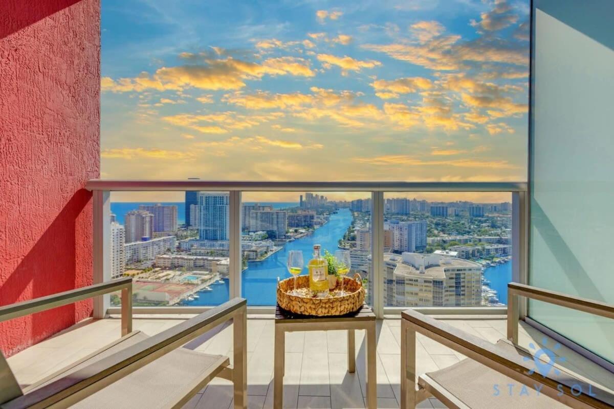 Amenities BALCONY w Stunning Views-Beachfront Hallandale Beach Exterior foto