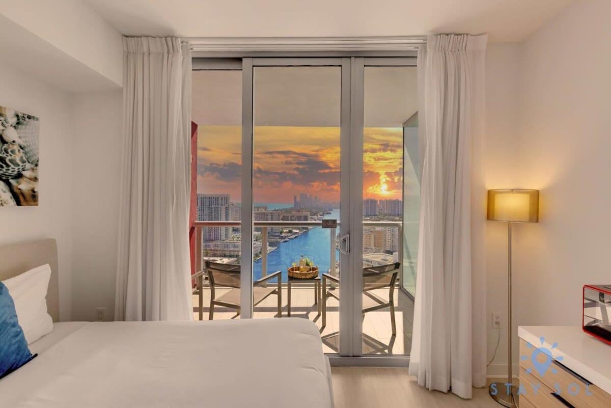 Amenities BALCONY w Stunning Views-Beachfront Hallandale Beach Exterior foto