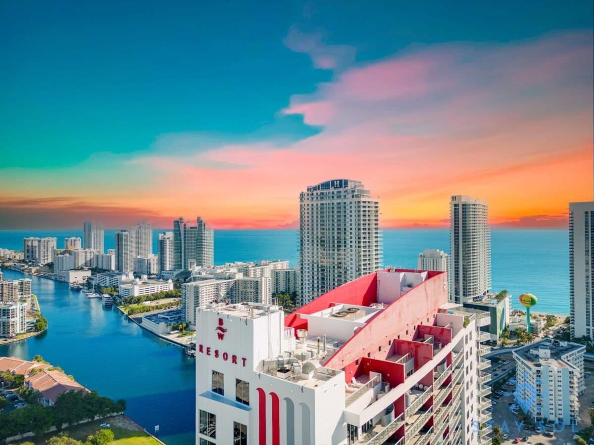 Amenities BALCONY w Stunning Views-Beachfront Hallandale Beach Exterior foto
