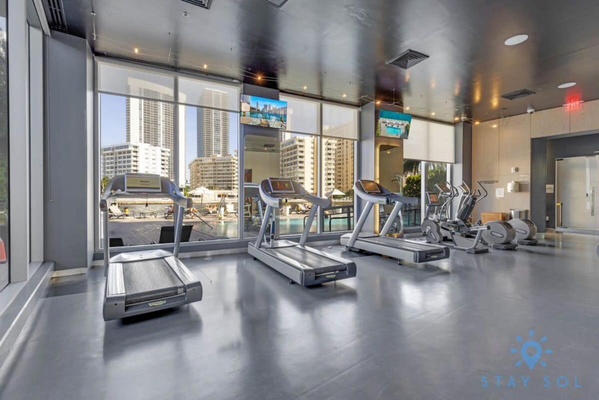 Amenities BALCONY w Stunning Views-Beachfront Hallandale Beach Exterior foto