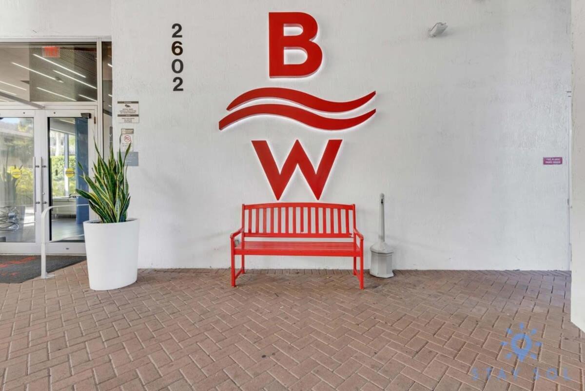 Amenities BALCONY w Stunning Views-Beachfront Hallandale Beach Exterior foto