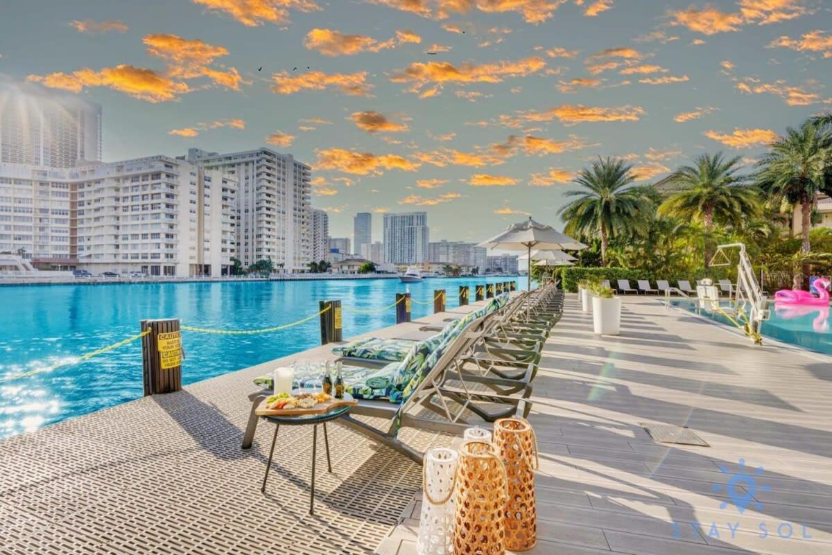Amenities BALCONY w Stunning Views-Beachfront Hallandale Beach Exterior foto