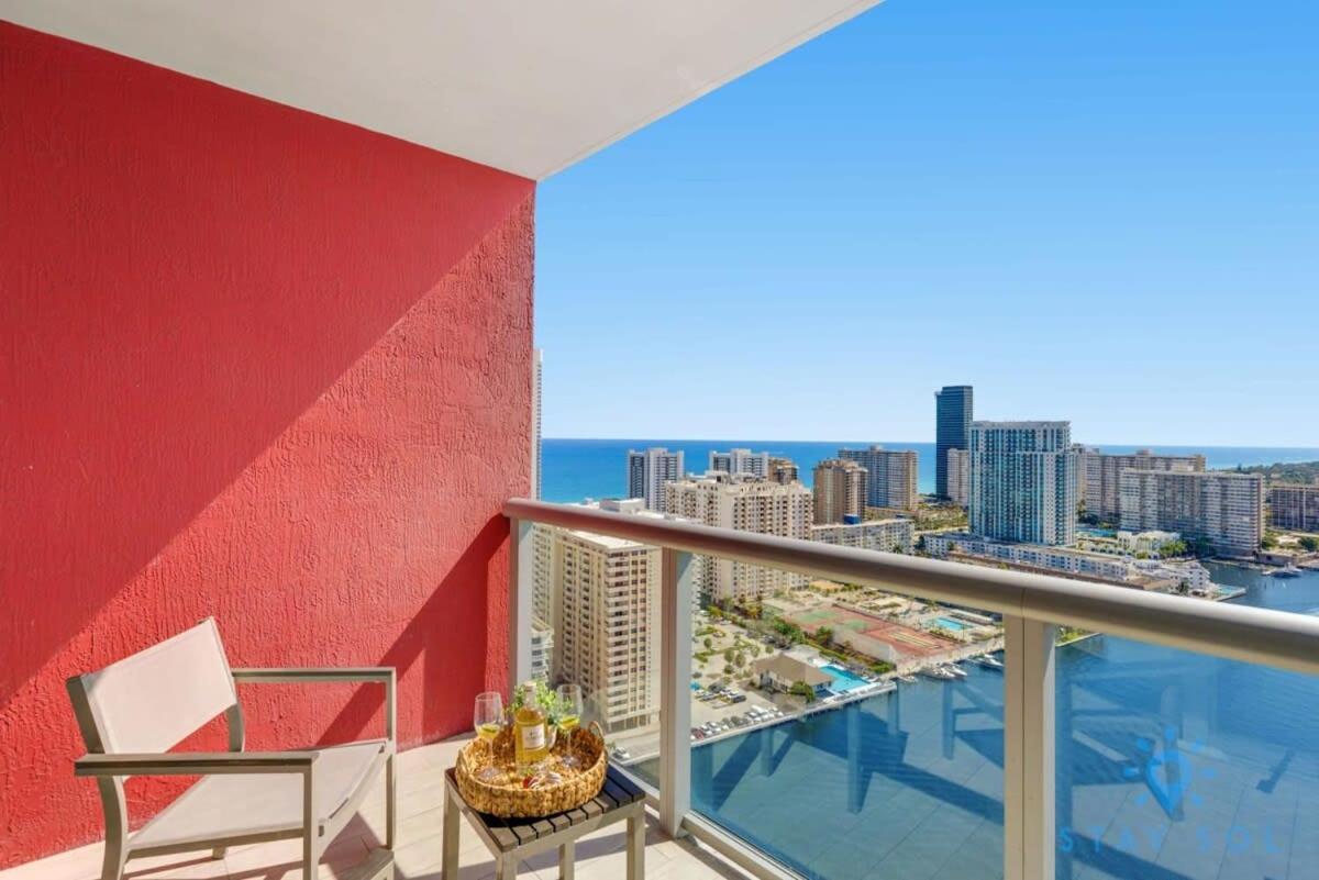 Amenities BALCONY w Stunning Views-Beachfront Hallandale Beach Exterior foto
