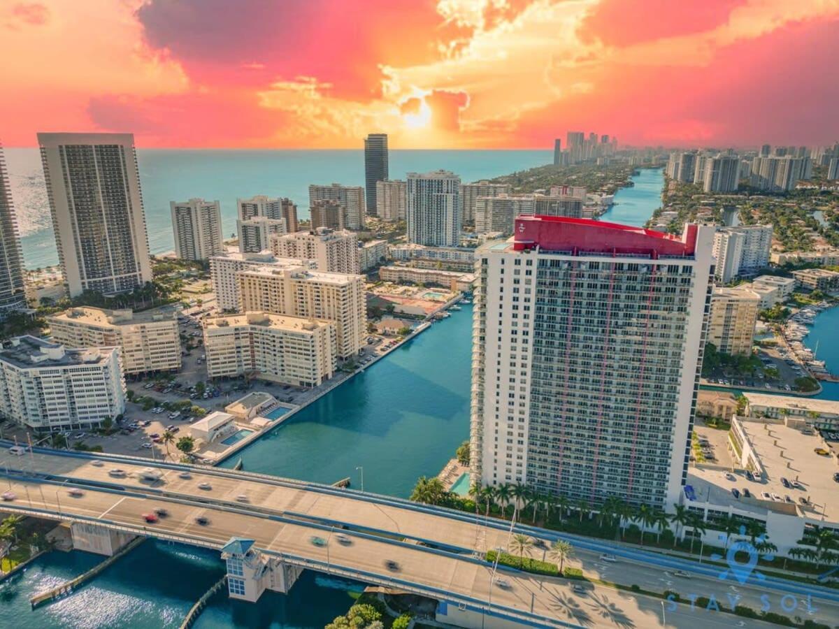 Amenities BALCONY w Stunning Views-Beachfront Hallandale Beach Exterior foto
