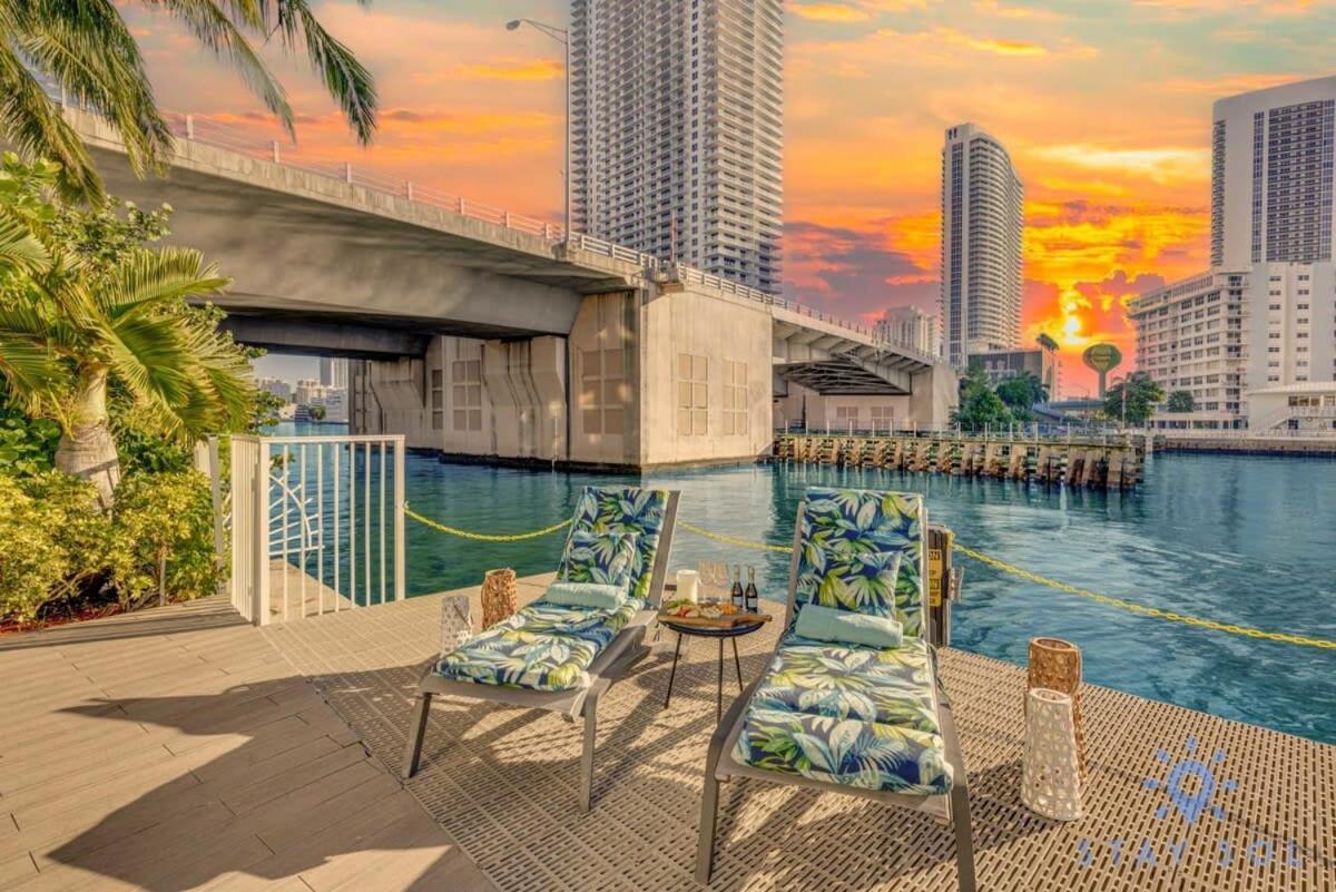 Amenities BALCONY w Stunning Views-Beachfront Hallandale Beach Exterior foto