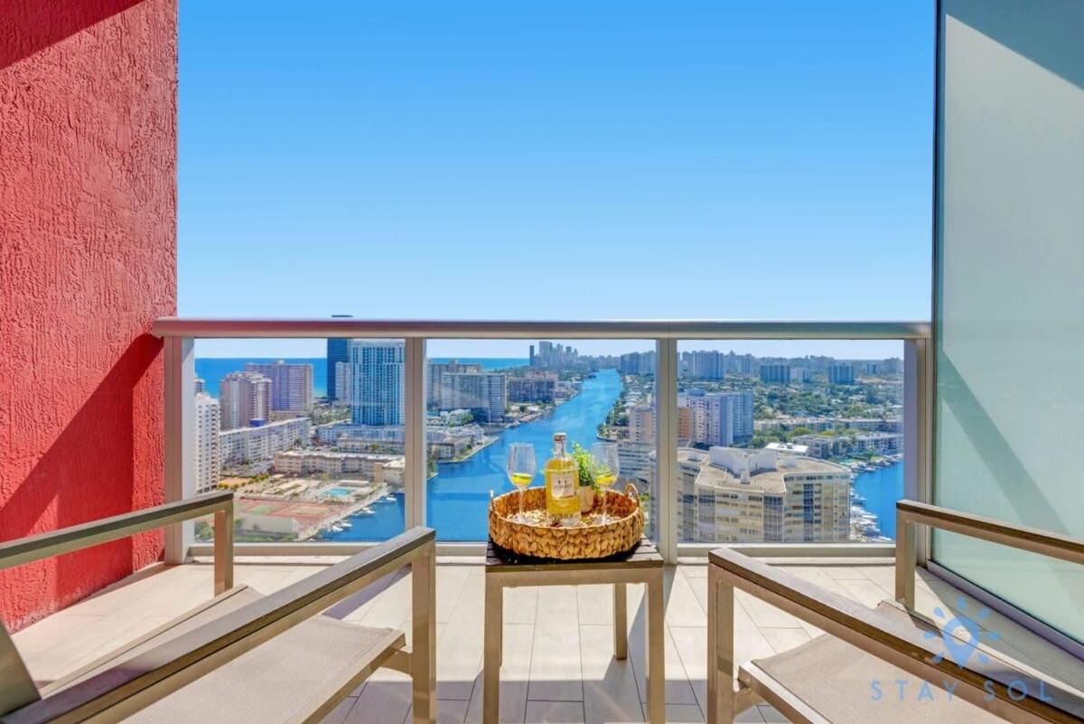 Amenities BALCONY w Stunning Views-Beachfront Hallandale Beach Exterior foto