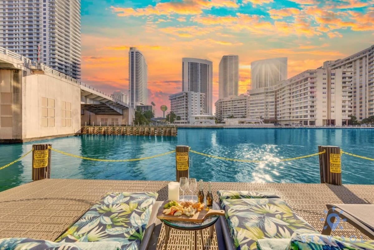 Amenities BALCONY w Stunning Views-Beachfront Hallandale Beach Exterior foto