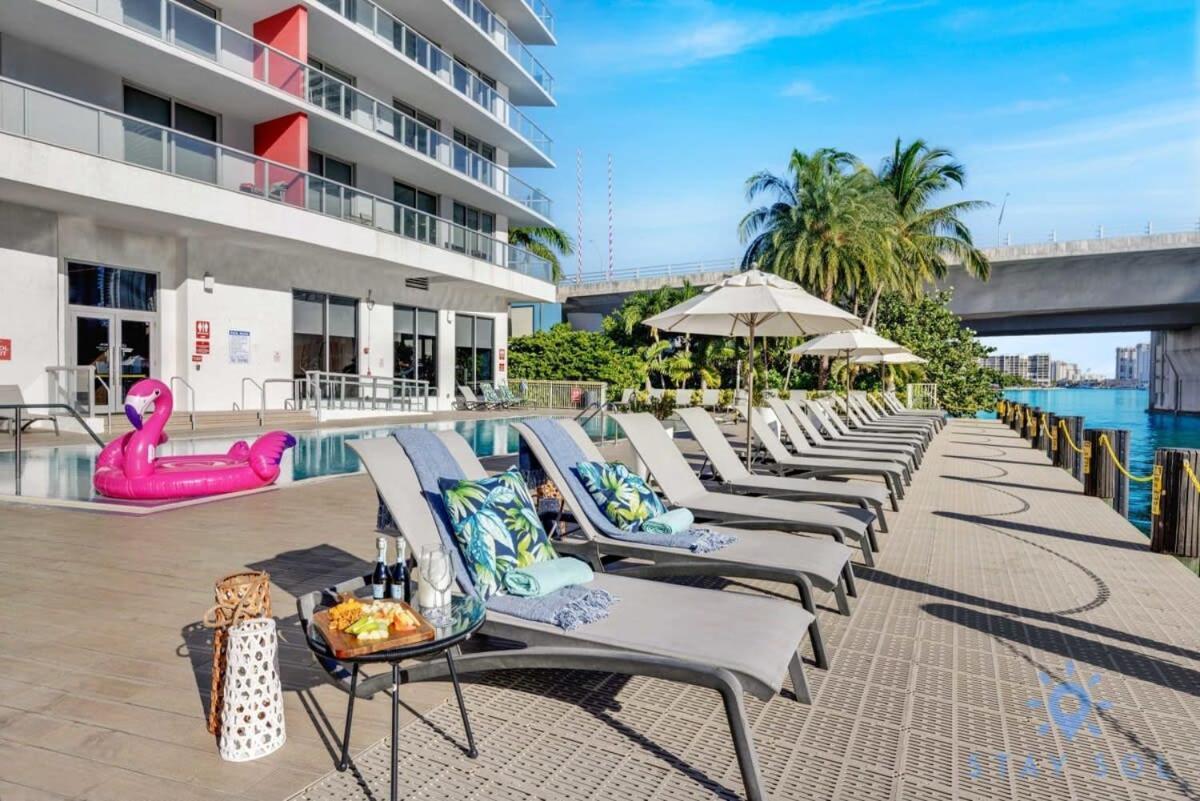 Amenities BALCONY w Stunning Views-Beachfront Hallandale Beach Exterior foto