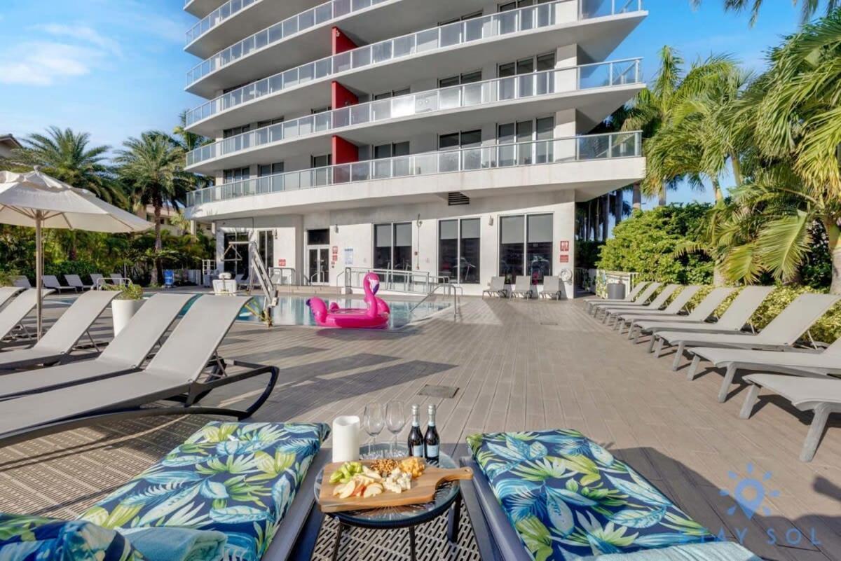 Amenities BALCONY w Stunning Views-Beachfront Hallandale Beach Exterior foto