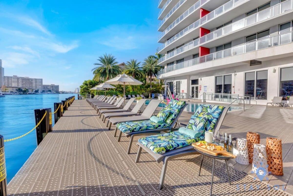 Amenities BALCONY w Stunning Views-Beachfront Hallandale Beach Exterior foto