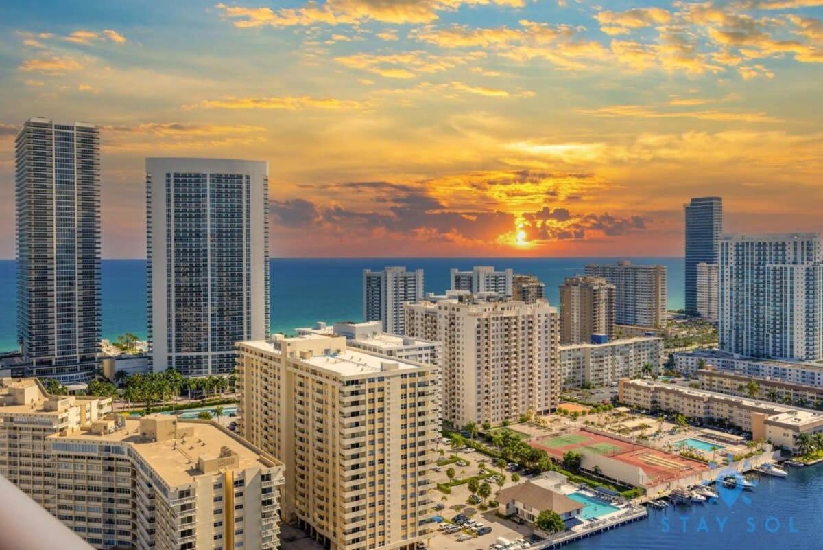 Amenities BALCONY w Stunning Views-Beachfront Hallandale Beach Exterior foto